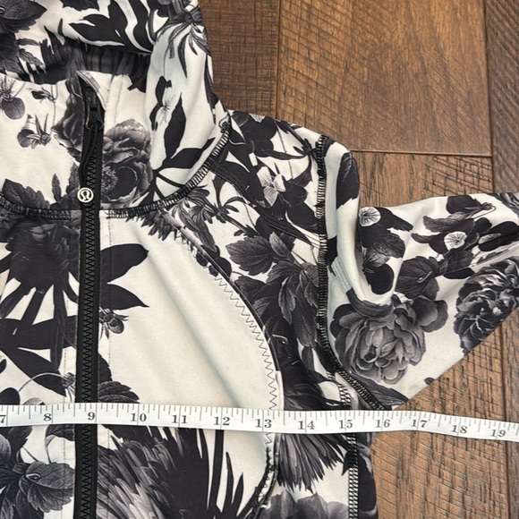 Lululemon Forme Jacket II Floral Brisk Bloom Black White Cuffins - Picture 9 of 13